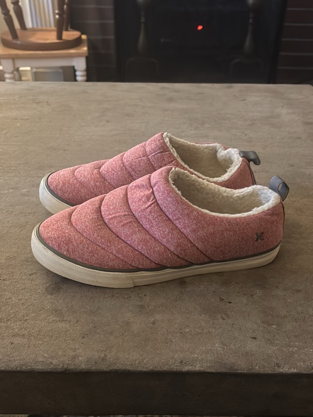 Hurley Women's ARLO PUFF Faux Fur Quilted Slip On Sneakers Shoes PINK Size 9 A-6